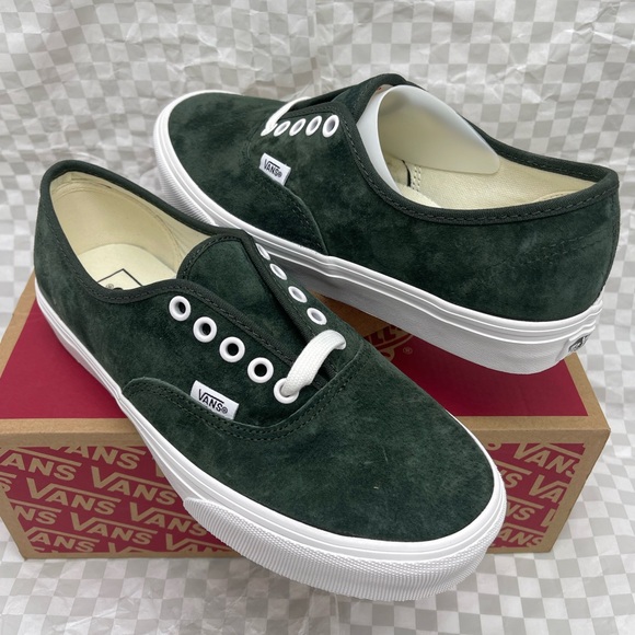 Vans Men’s Dark Green Suede Authentic
Pig Suede Dried Kelp
VN000D7YEMU Sneakers - Picture 9 of 16